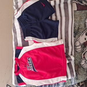 Minnesota Twins 12 months short set. Take your slugger to the game in style!